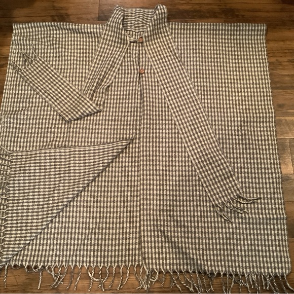 Grey Hounds Tooth Poncho Cape Wrap Coat Wool Button Front Fringe Scarf One Size - Picture 9 of 11